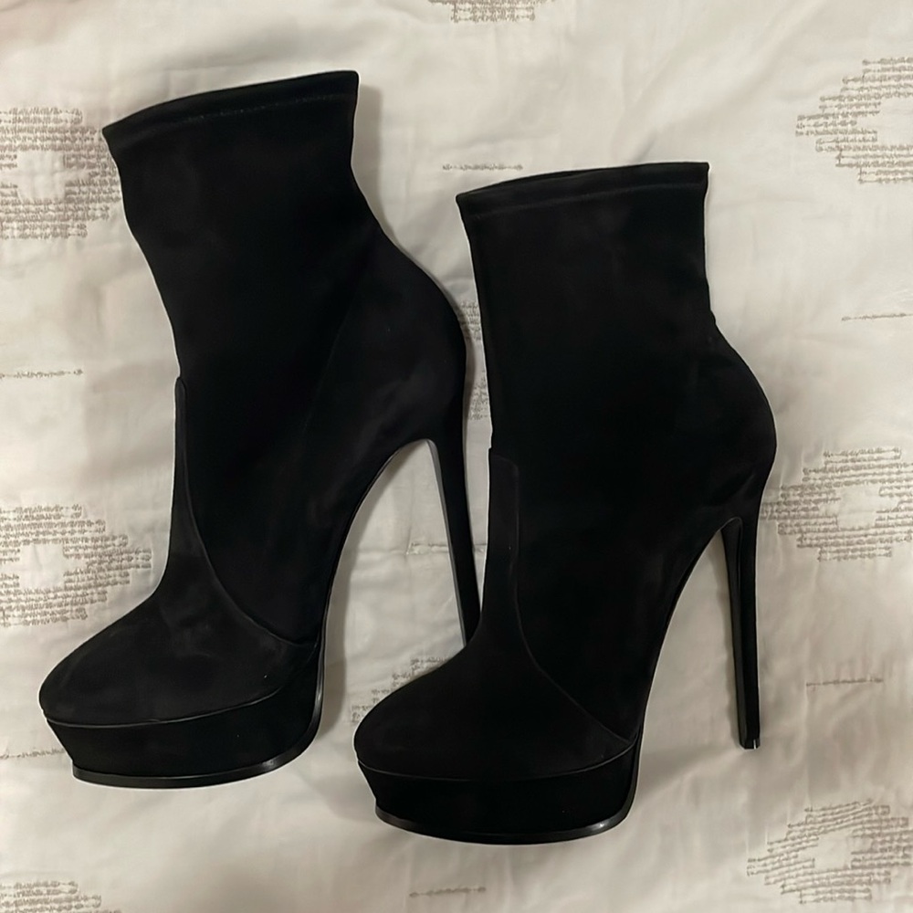 NWT Black Suede Boots